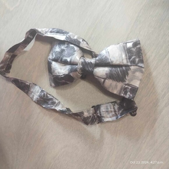 Adjustable upcycled bow tie mountain artist in Revelstoke‎ Greys Black classic - Picture 2 of 4